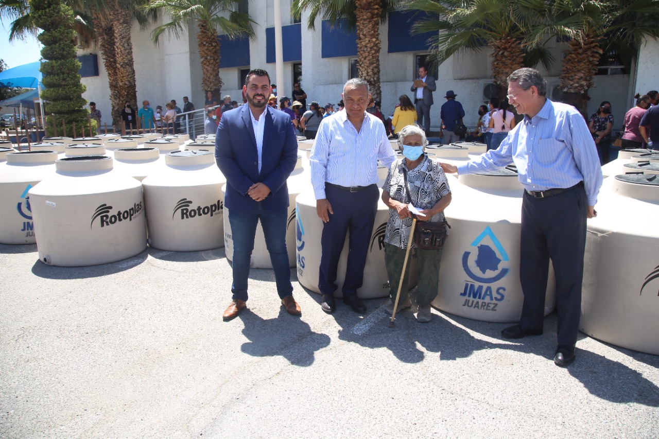 JMAS Juárez entrega depósitos de agua