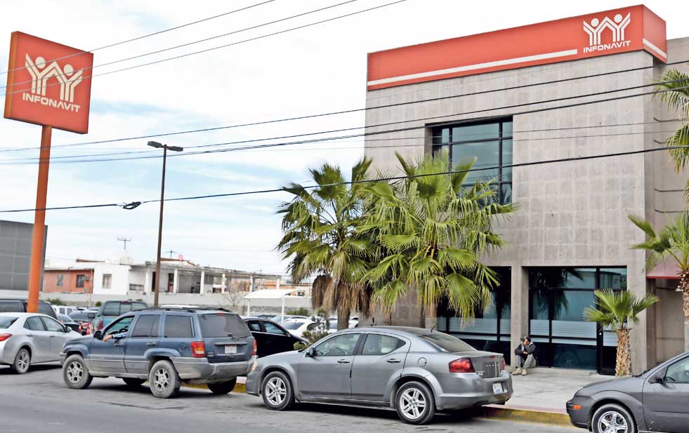 Busca Infonavit convertir millones de créditos en VSM a pesos