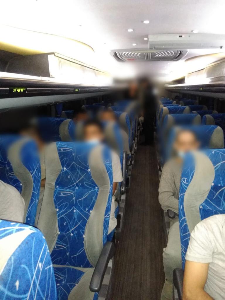 Traslada FGE a 104 personas privadas de la libertad a penales federales