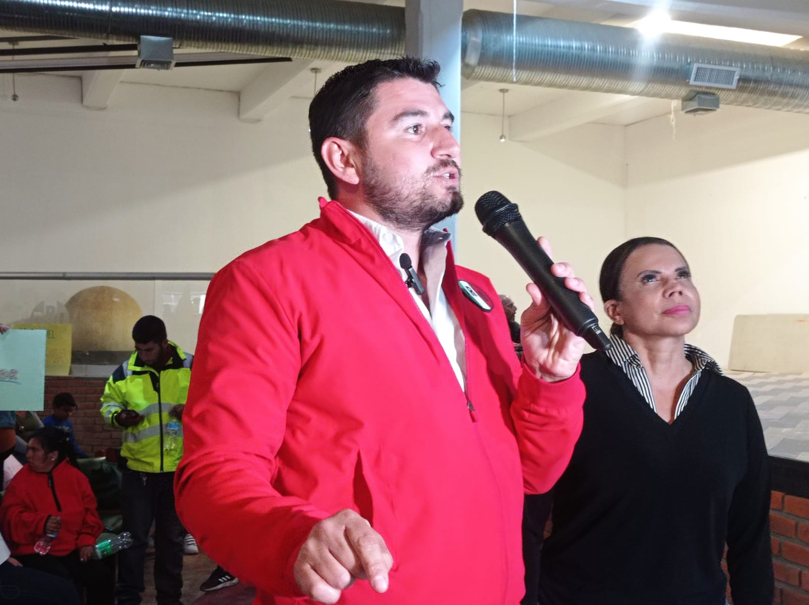 Presenta Manuel Alarcón proyecto para dirigir el PRI local.