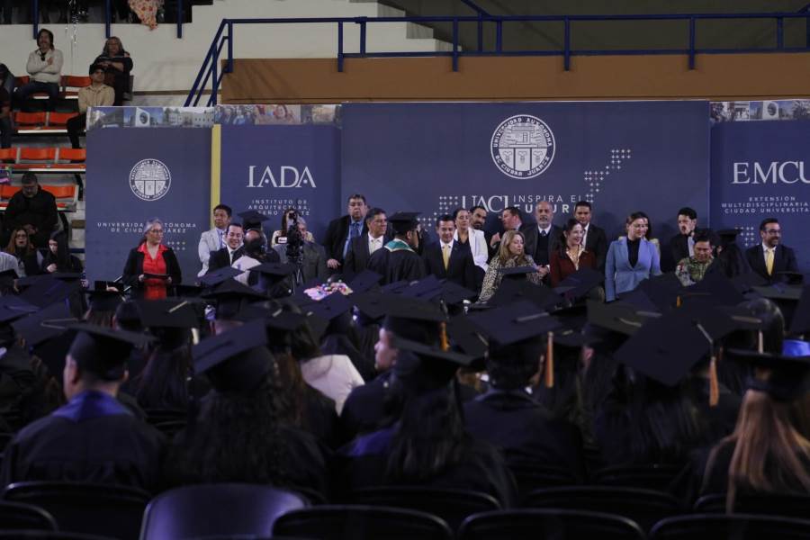 Realiza la UACJ la segunda entrega de egresados profesionistas