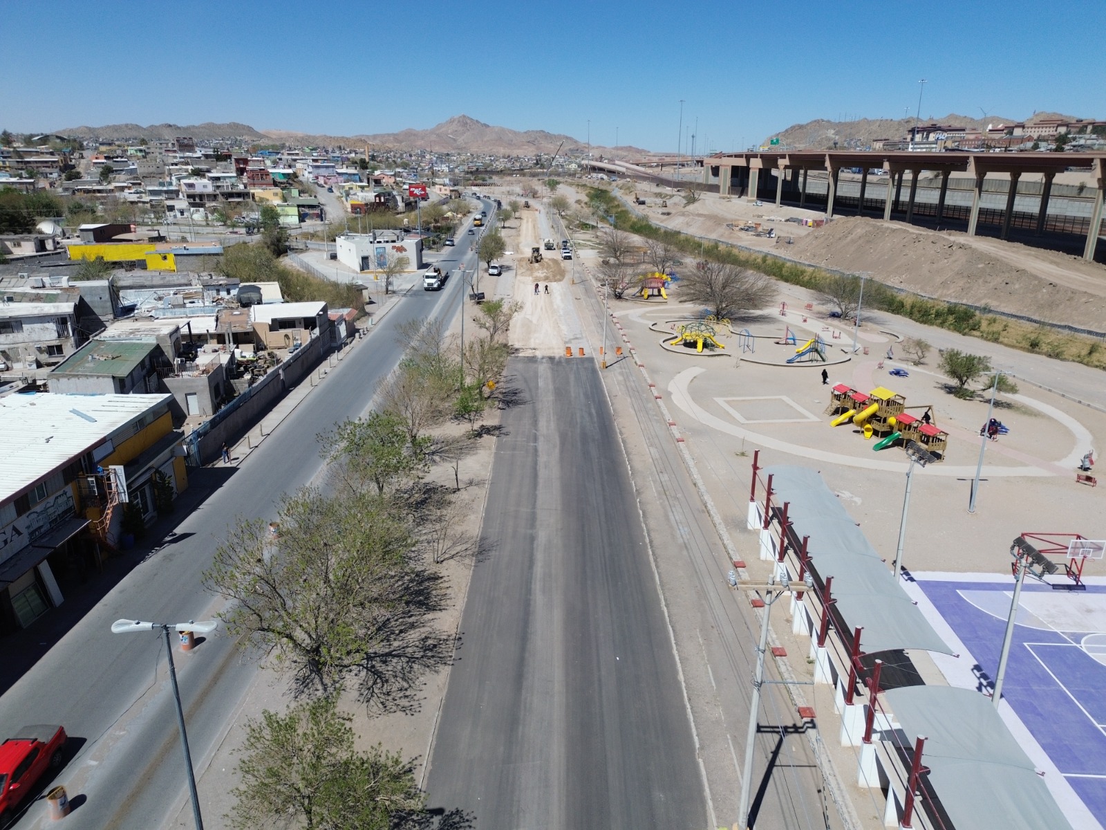 Trabaja JMAS en obras de pavimentación en el Viaducto Díaz Ordaz.