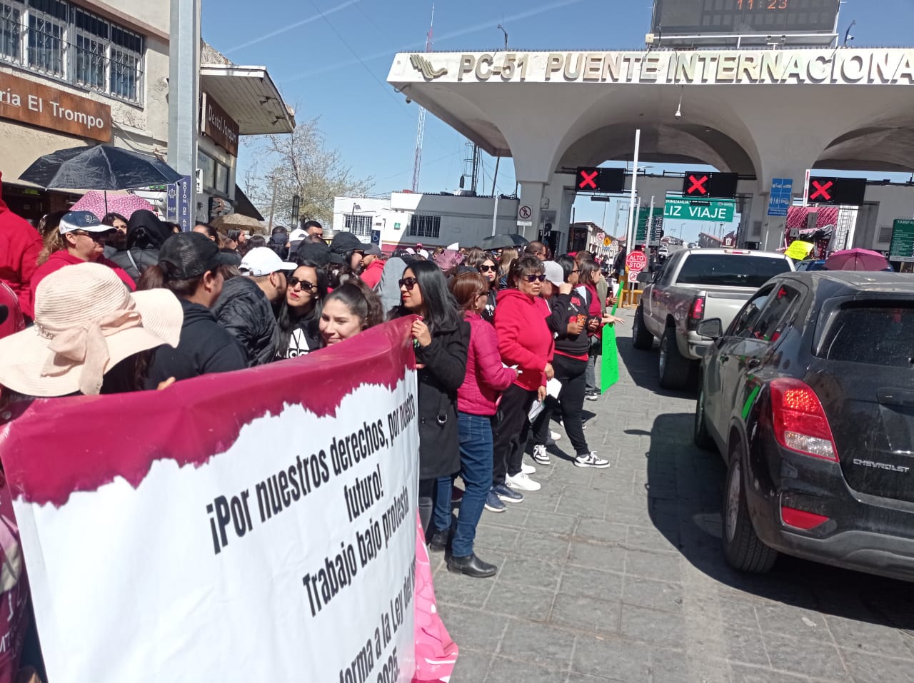 Toman maestros casetas de peaje del Puente Paso del Norte.