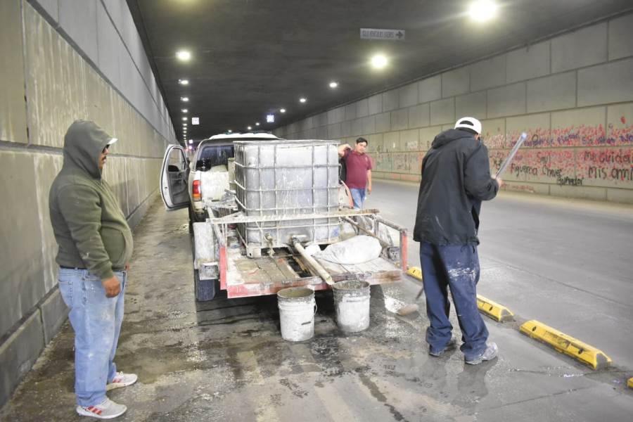 Limpian grafiti del Centro Histórico