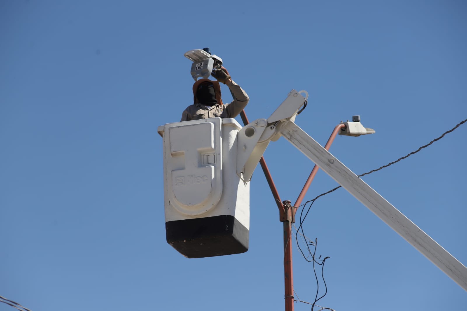 Atienden solicitud de los Takataka y dan mantenimiento a parque.