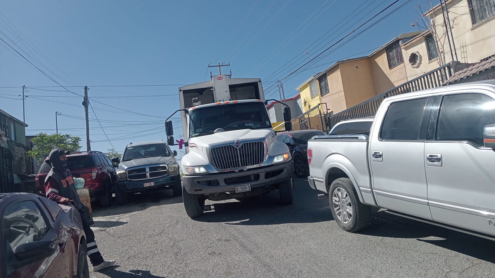 Persiste bloqueo en calles para dar eficiencia a la recolección de basura.