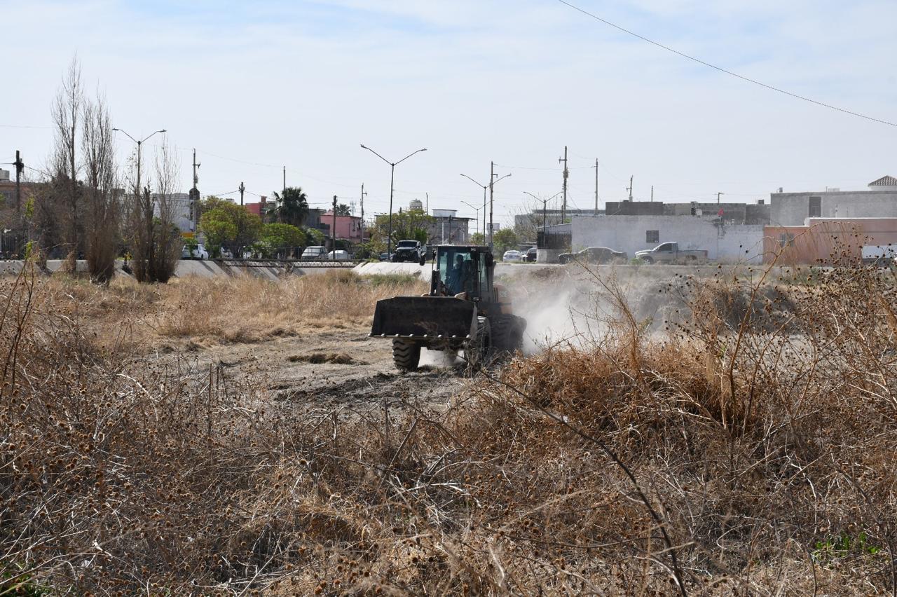 Realizan obras de limpieza en Dique El Vergel.