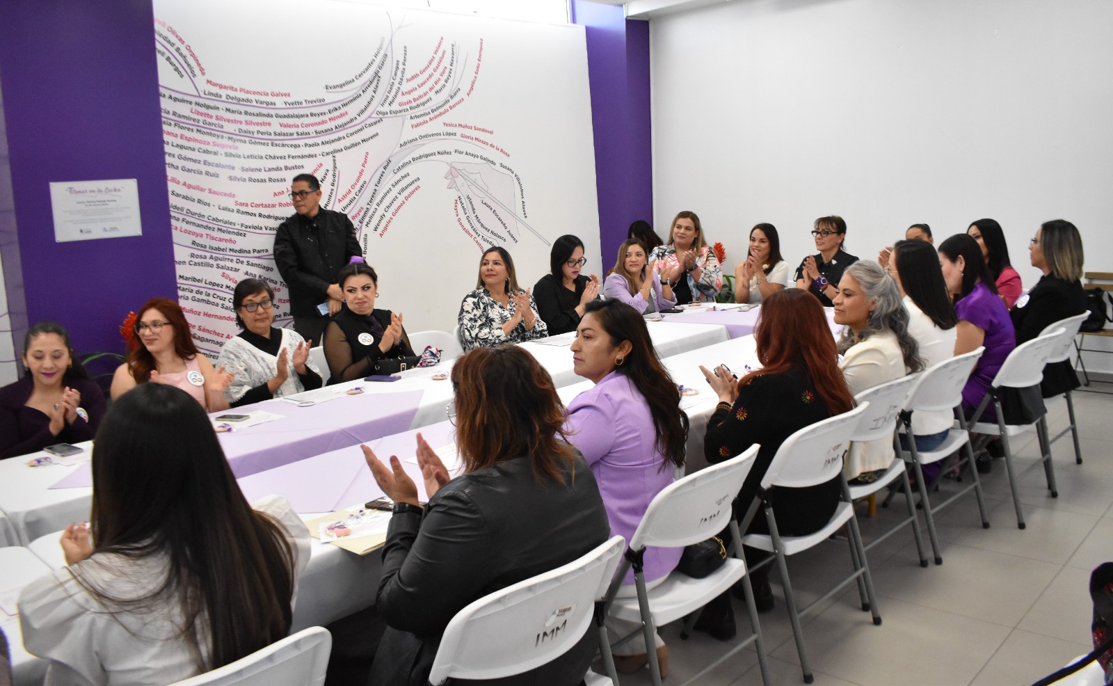 Rinden homenaje a mujeres con develación de Firmas en la Lucha.