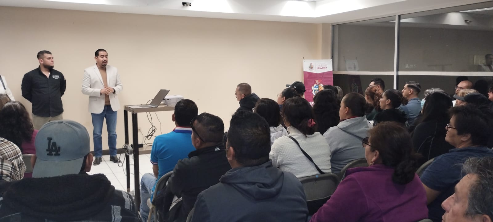 Sigue buena respuesta de comerciantes en cursos de capacitación.