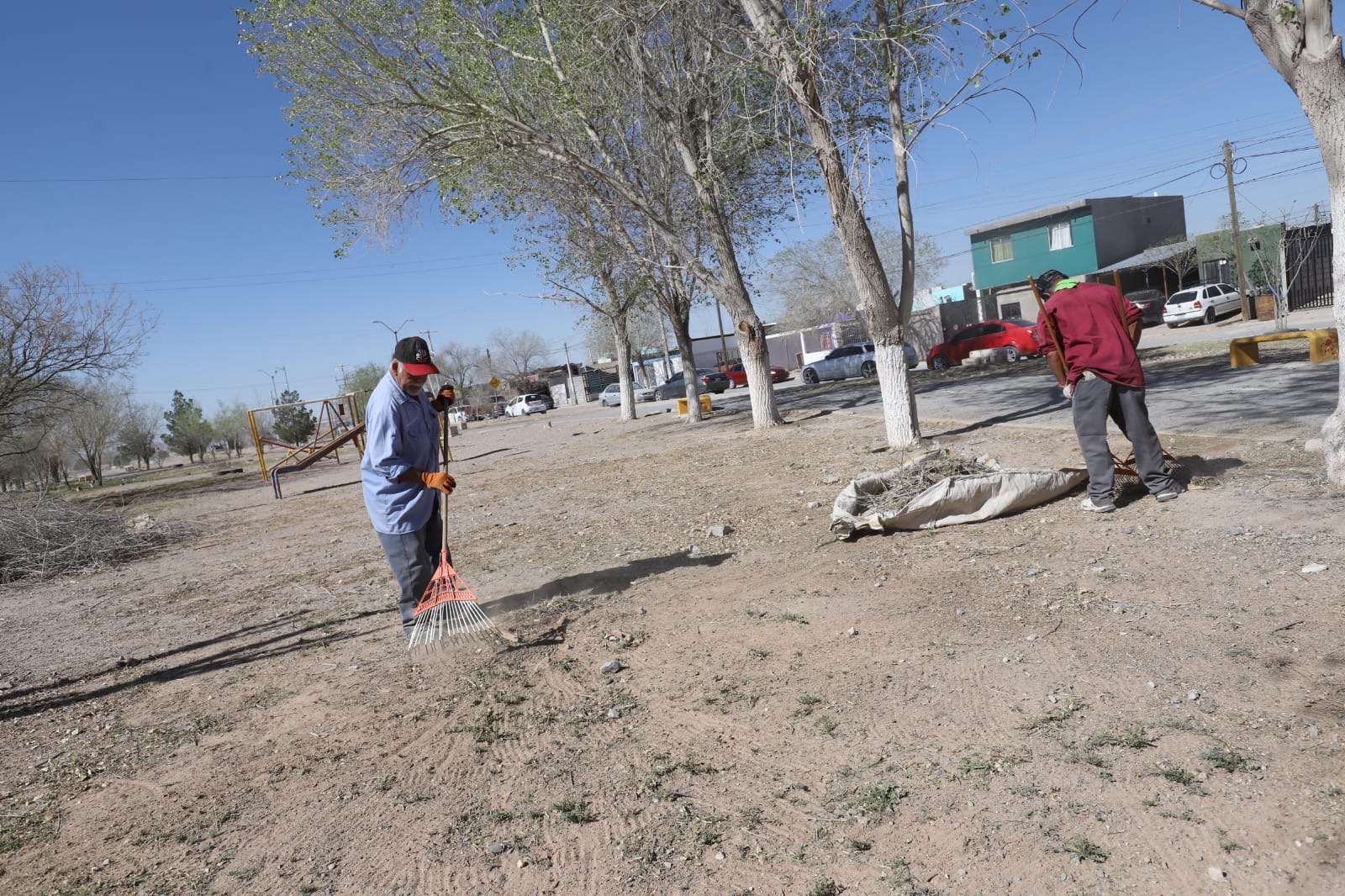 Realizan labores de mantenimiento en parque de Parajes del Sur.