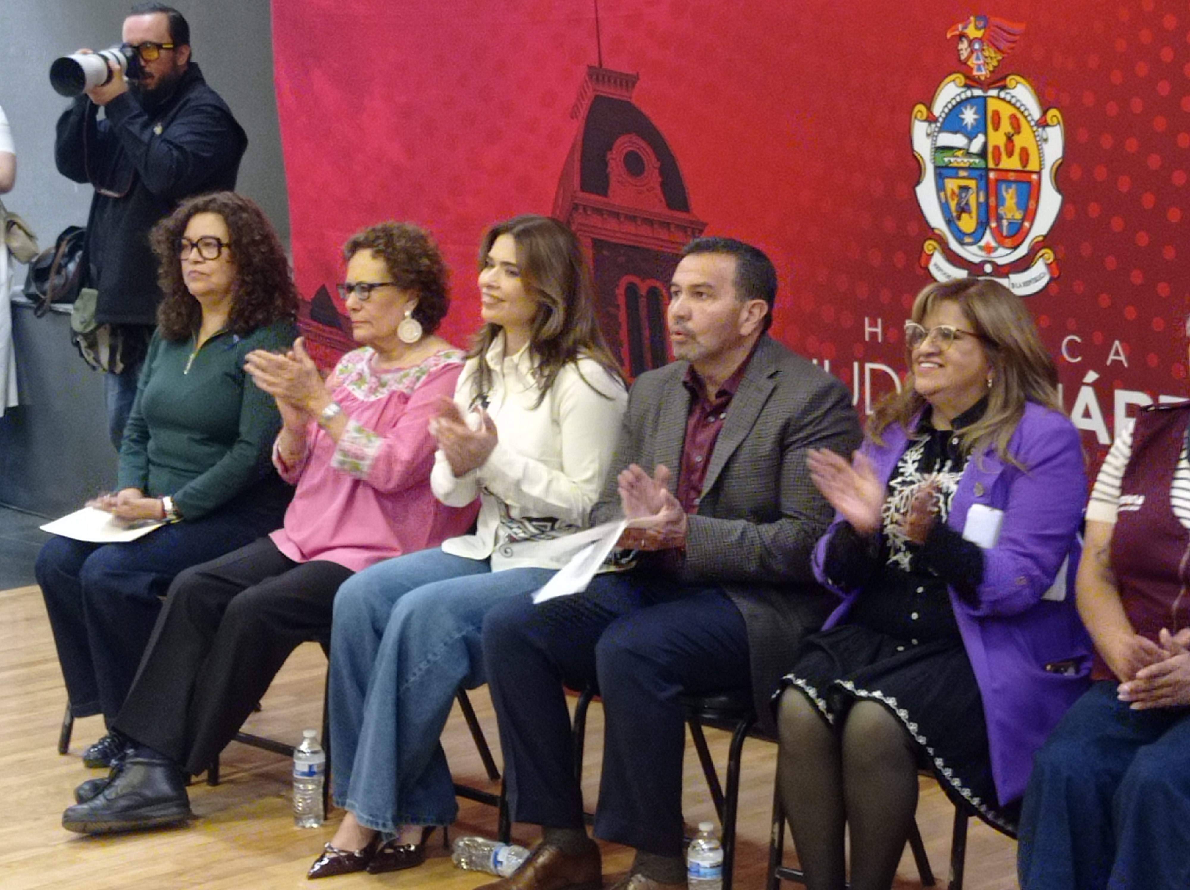 Analizan condición de las mujeres en la política.