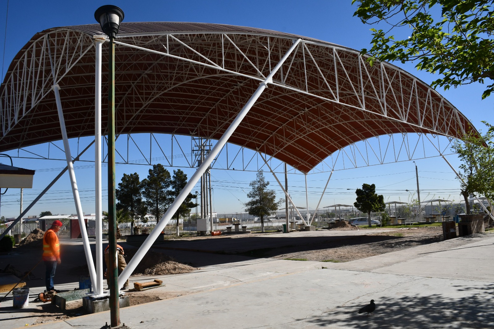 Sigue atención directa al sector educativo.