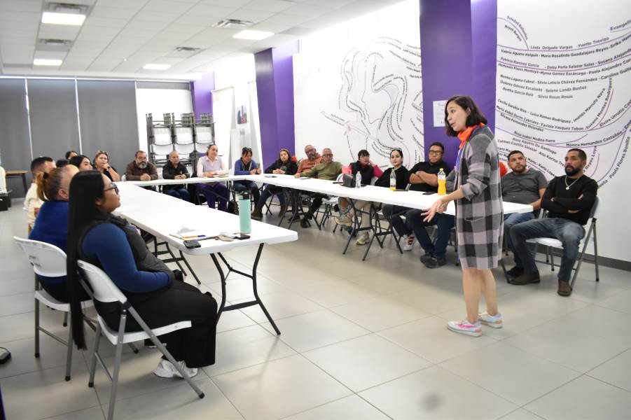 IMM imparte jornada sobre historia de los feminismos a personal municipal