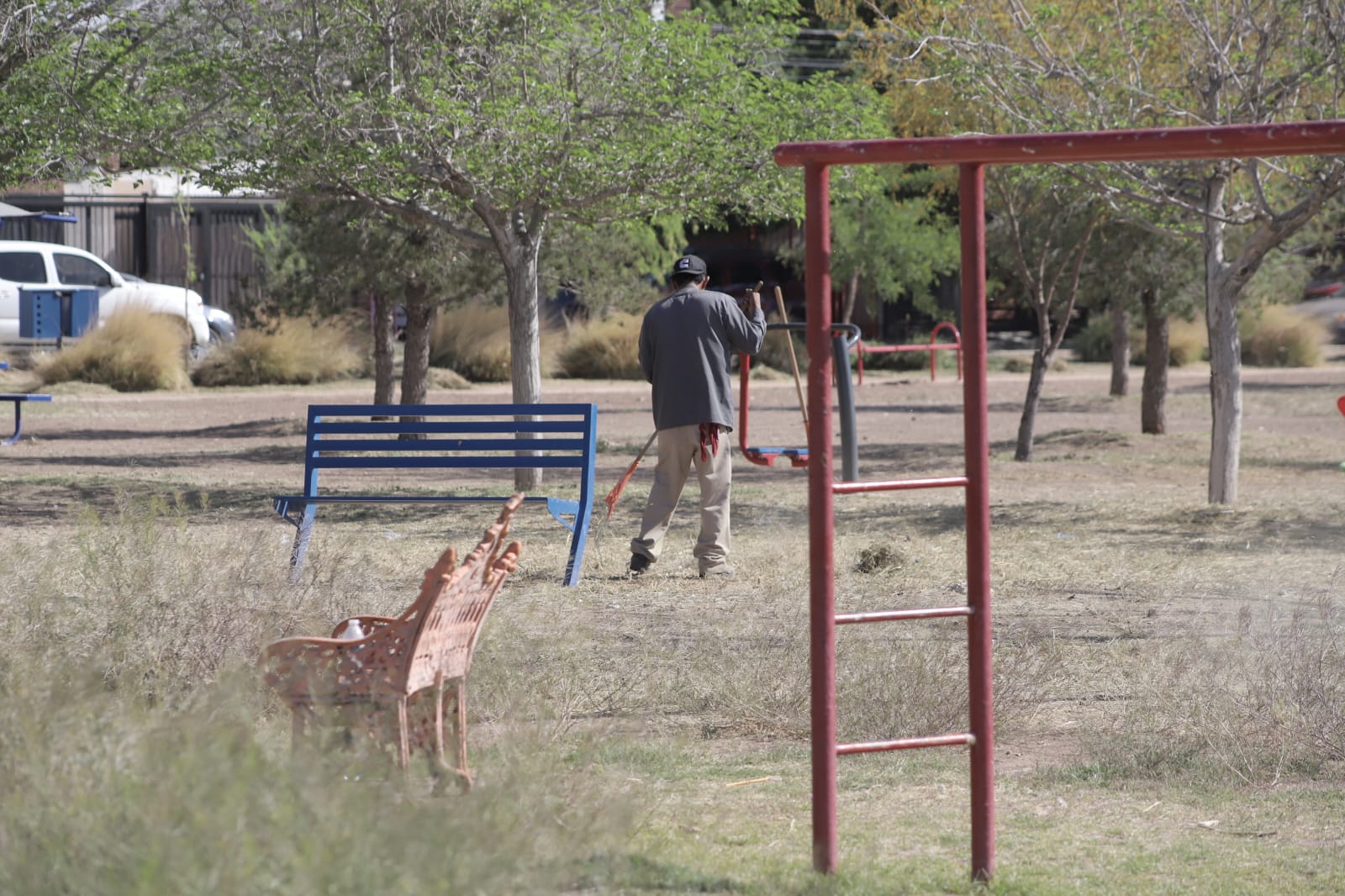 Atienden con limpieza el Parque San Ángel.