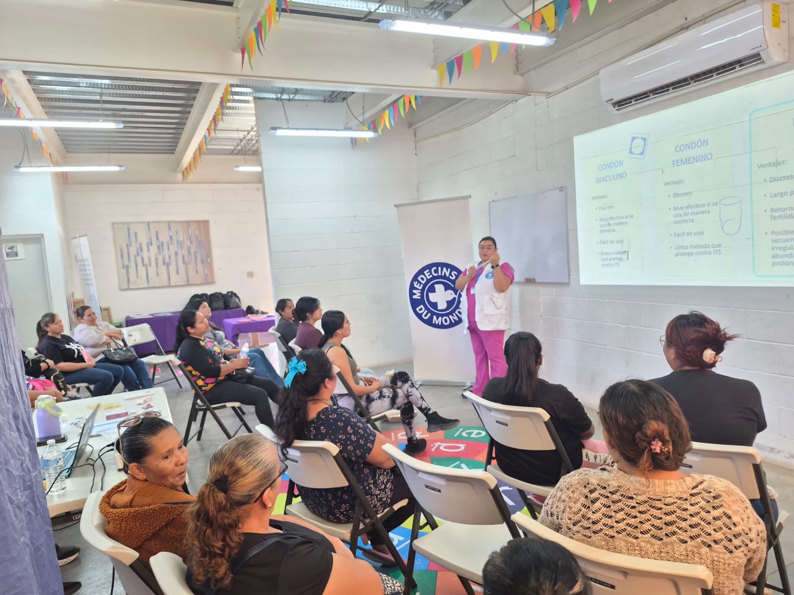 Llevan platicas sobre salud sexual para mujeres.