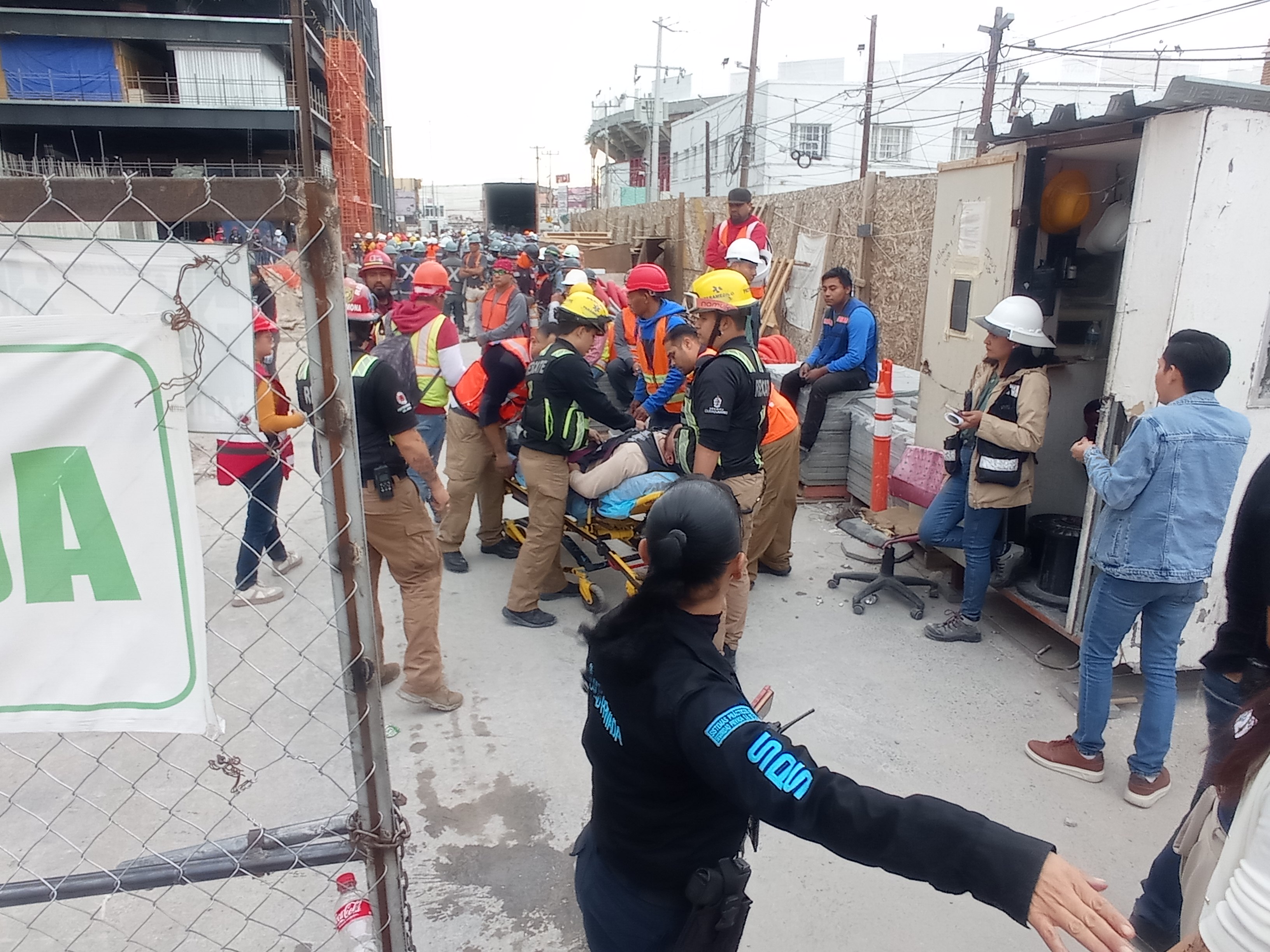 Trabajador de la Torre Centinela cae desde el tercer piso.