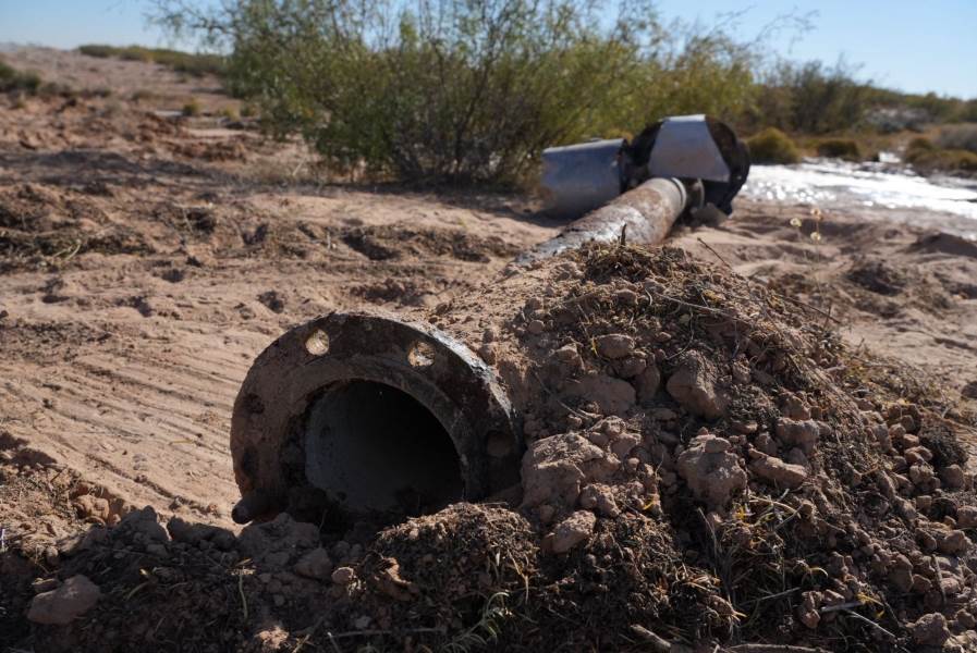 J+ reparó mega fuga en acueducto Conejos Médanos y comienza restablecimiento del servicio