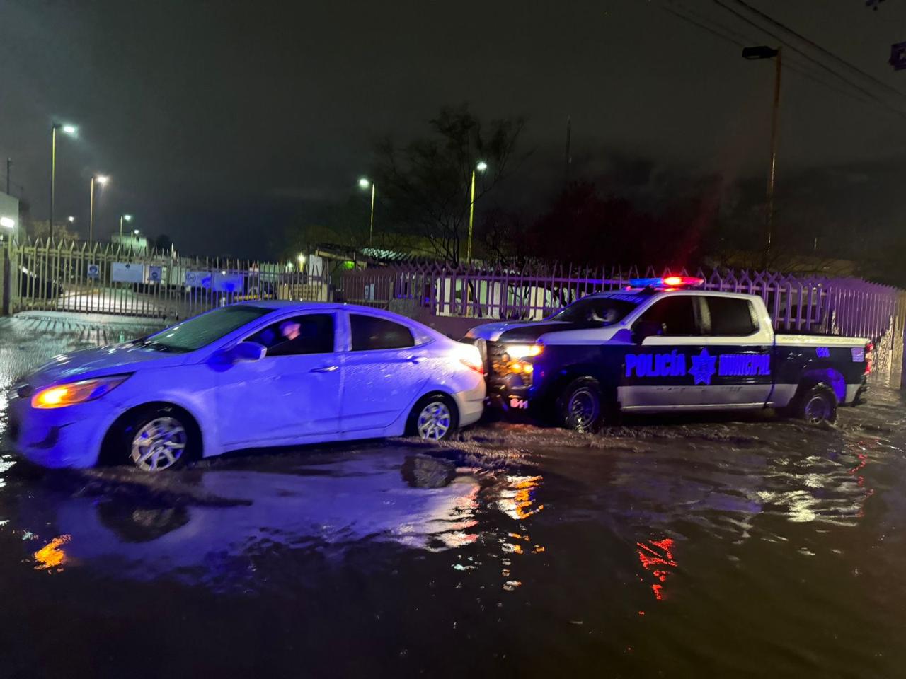 Activa SSPM operativo para ayudar a ciudadanos varados por las lluvias. 
