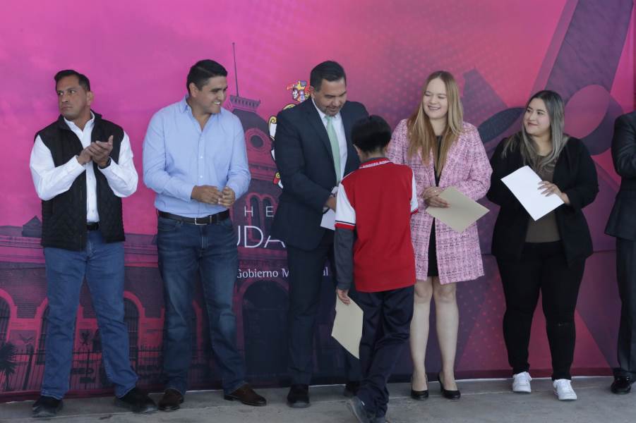 El Presidente Pérez Cuéllar entregó rehabilitación de la Escuela Primaria Dr. Gabino Barreda