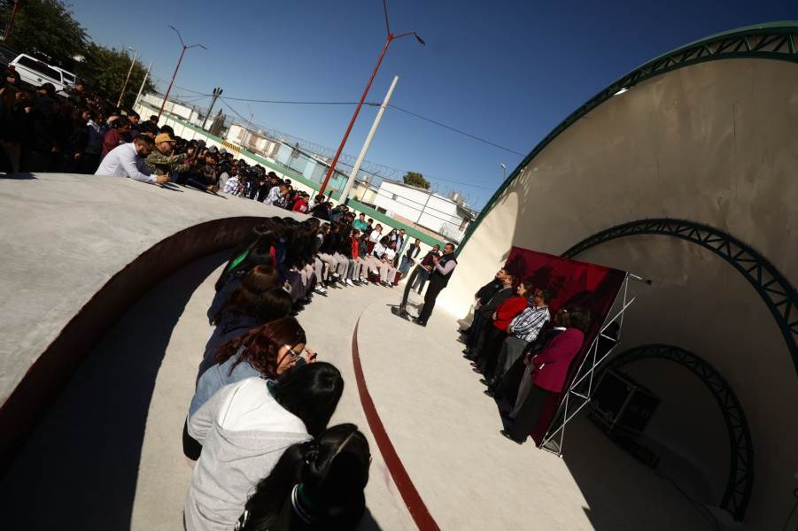 Recibió Colegio de bachilleres 7 teatro acústico