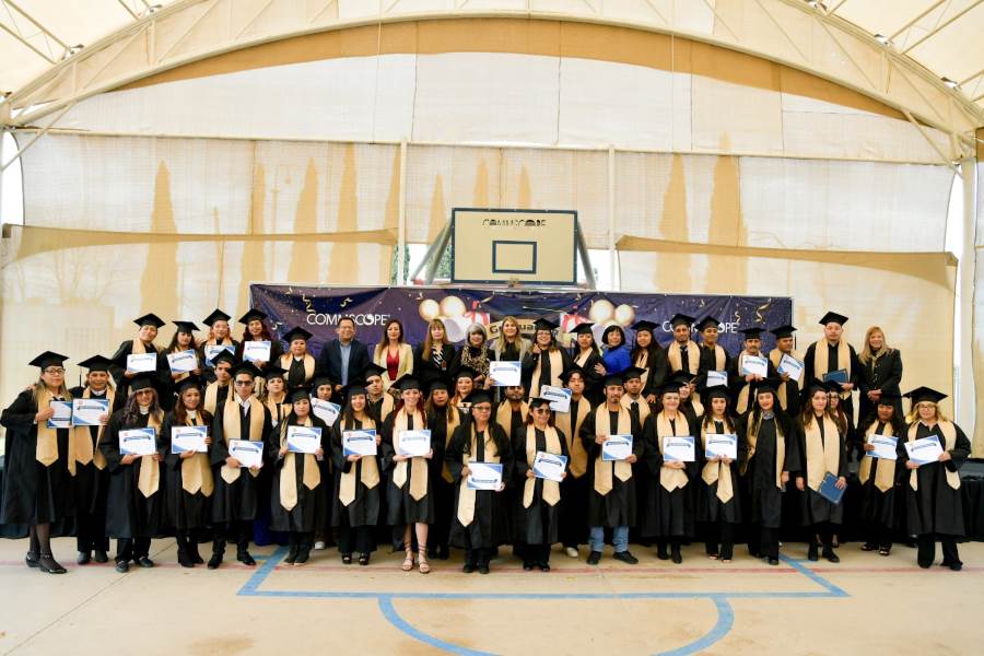 Culminan sus estudios 46 trabajadores de la empresa Commscope en Juárez