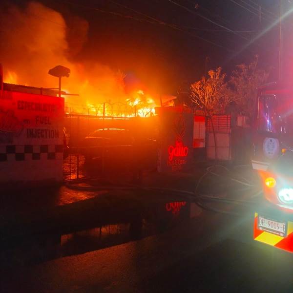 Rescatan de incendio a persona en silla de ruedas