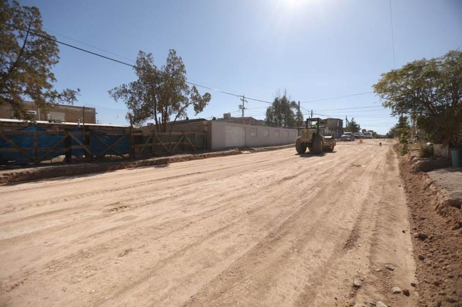Pavimenta Obras Públicas con concreto hidráulico la calle Fresa