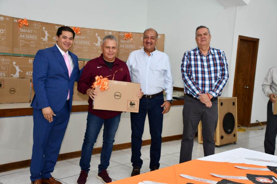 Entrega Estado vehículos del Sorteo del Día del Maestro y la Maestra