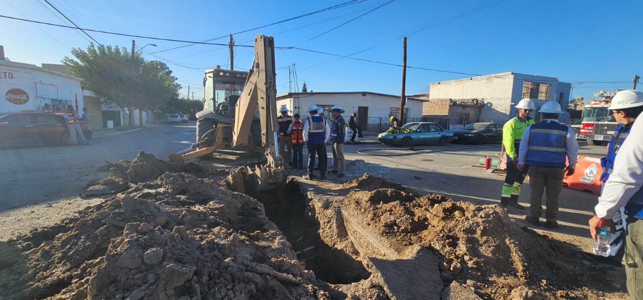 Evacuan familias de la colonia Melchor Ocampo por intensa fuga de gas natural