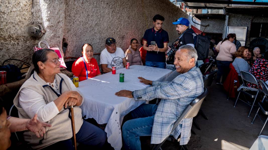 Consejo del Adulto Mayor reconoce al director de la J+ Sergio Nevárez