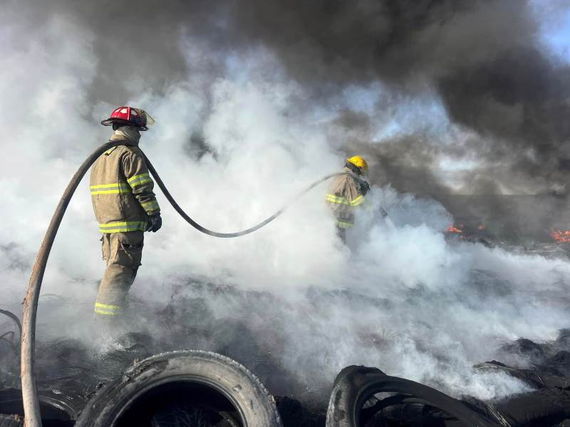 Incendio de llantas generó fuerte contaminación