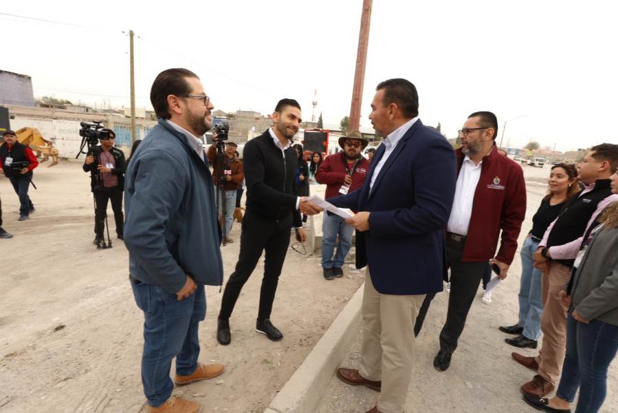 Arrancó pavimentación de la calle Macheteros