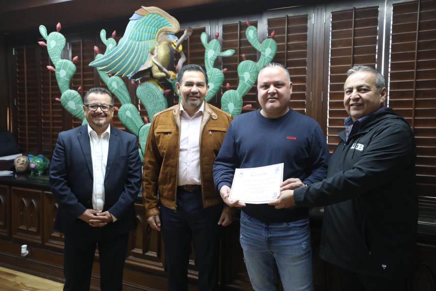 Nuevo jurisdiccional de la Zona 1 de béisbol se comprometió ante alcalde hacer campeones a los Indios