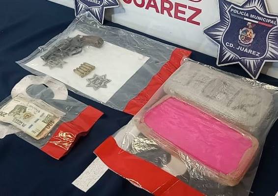 Detienen a tres personas con un arma y casi 500 mil pesos en cristal