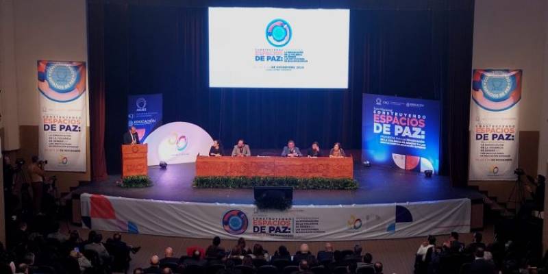 Inicia el foro nacional Construyendo Espacios de Paz