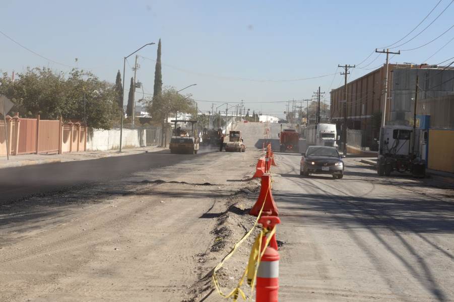 Arrancaron trabajos de repavimentación en la calle Magneto