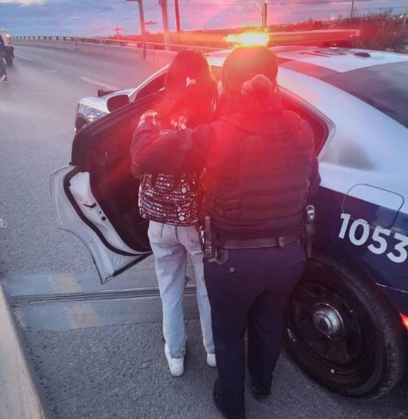 Agente Vial evita que mujer se quite la vida