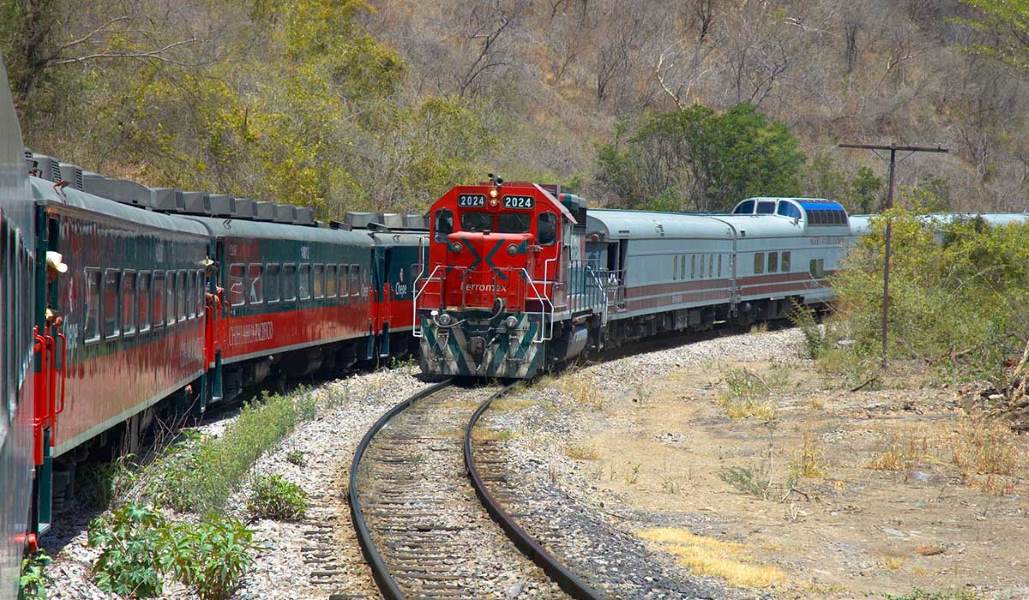 El Presidente López Obrador publicó decreto sobre uso de vías férreas para trenes de pasajeros