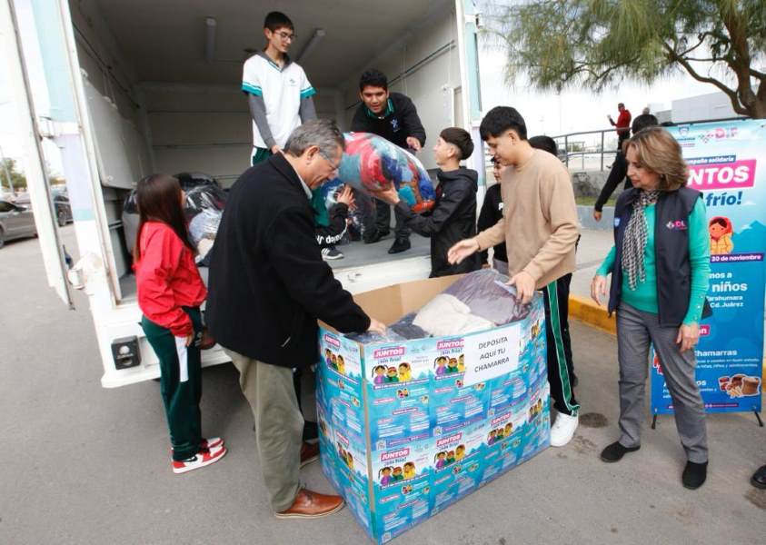 Entrega Conalep II mil 200 chamarras para campaña “Juntos sin Frio”