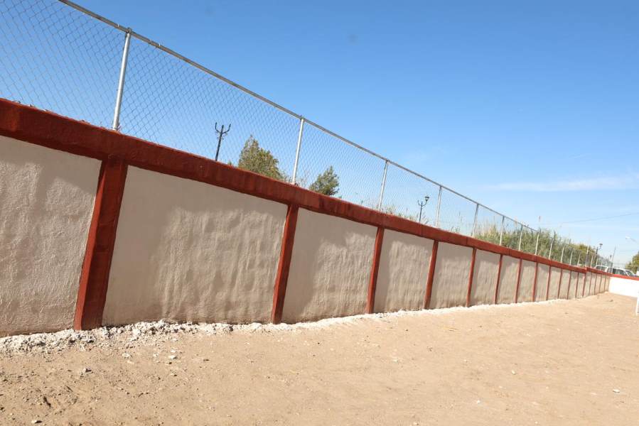 Agradecen estudiantes por construcción de barda en la Escuela Primaria Revolución