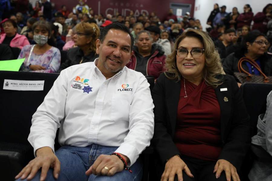 Acudió alcalde Pérez Cuéllar al informe de regidora María Adame