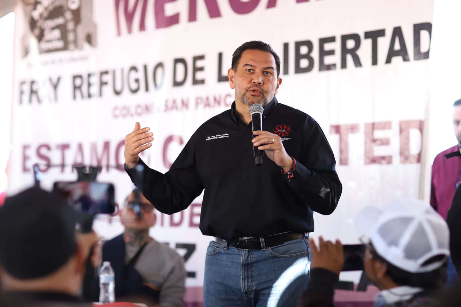 Mantiene municipio acercamiento con comerciantes de mercados populares.