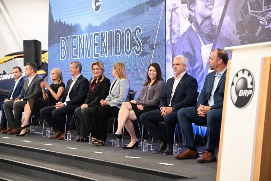 Inaugura Gobernadora la tercera planta de la empresa BRP en Juárez
