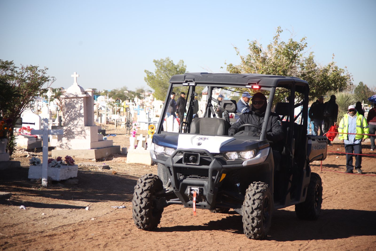 Llegaron más de 20 mil visitantes durante apertura de panteones.