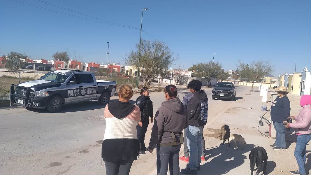 Interactúan municipales con vecinos de Parajes de San José