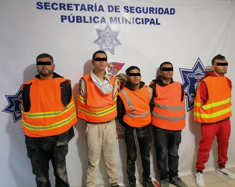 Tras persecución detienen a cinco sujetos en posesión de marihuana y un arma de fuego