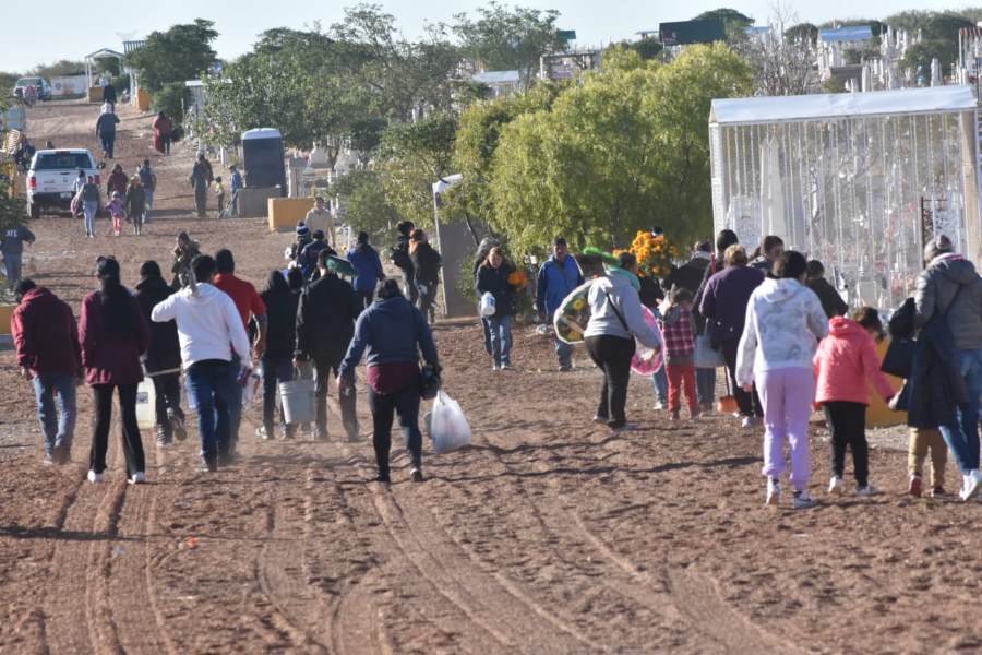 Más de 208 mil personas visitaron los panteones municipales
