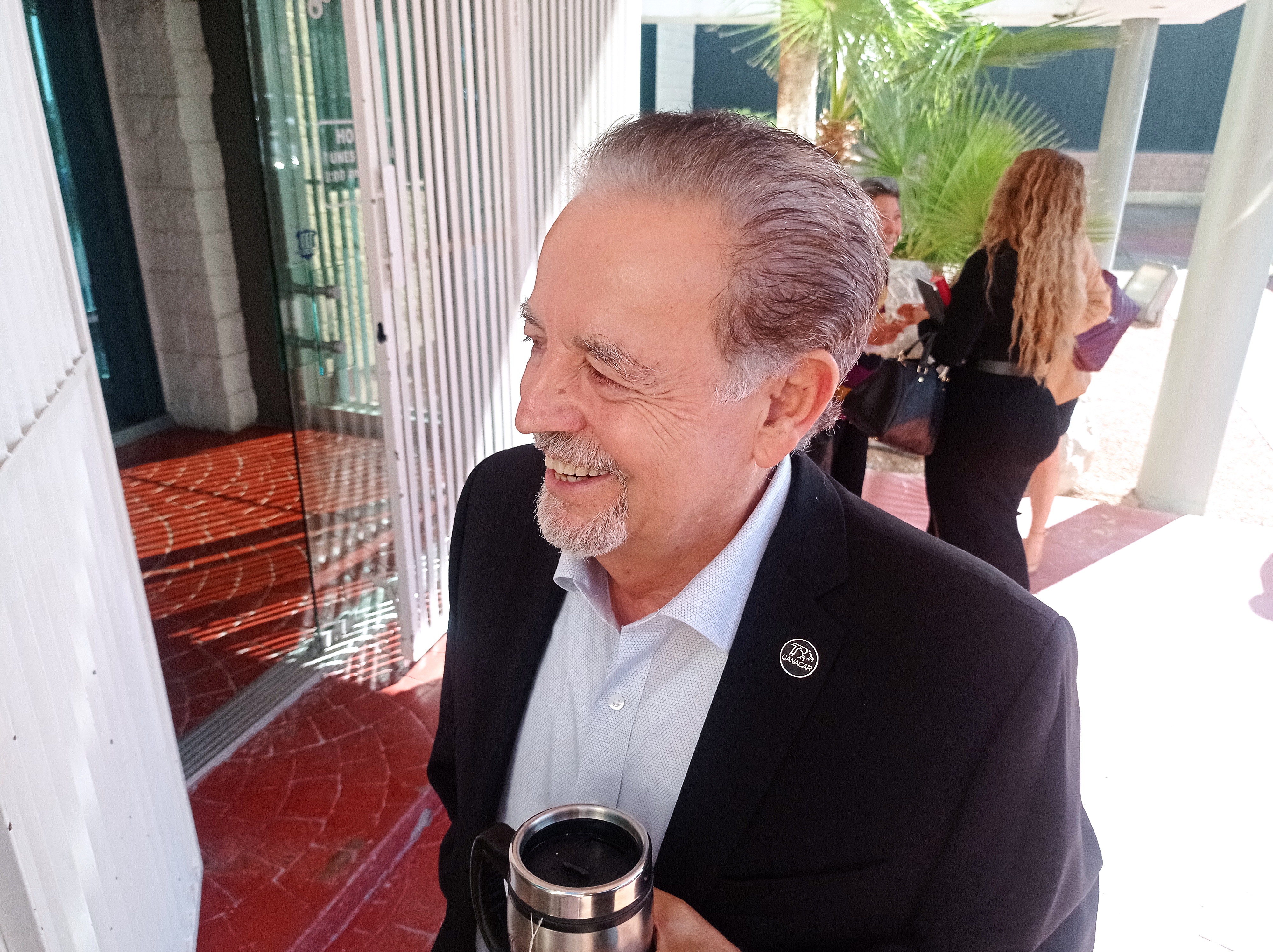 Descartan transportistas ataques contra la industria tras balacera en puente.