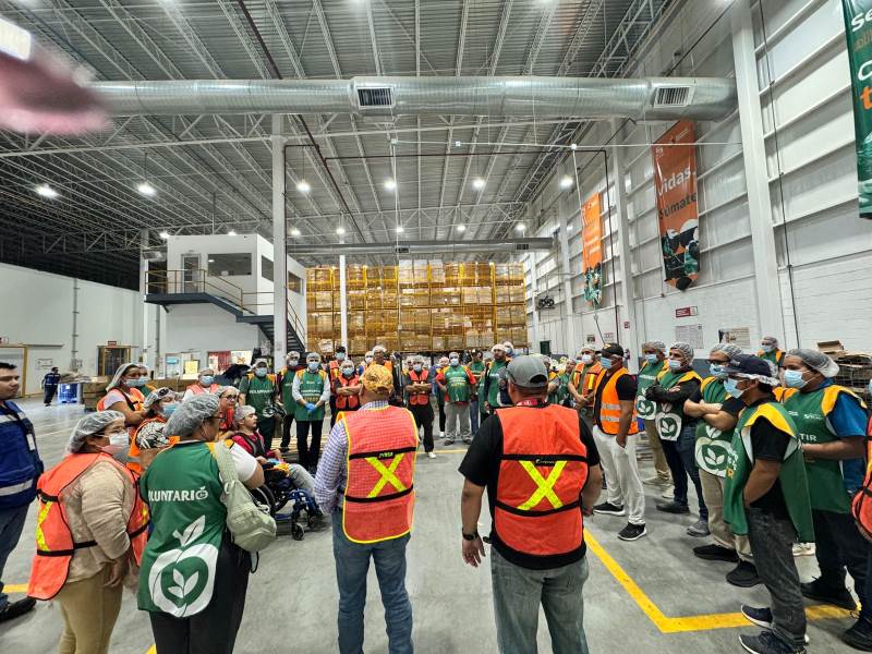 Infractores a trabajo comunitario en el Banco de alimentos