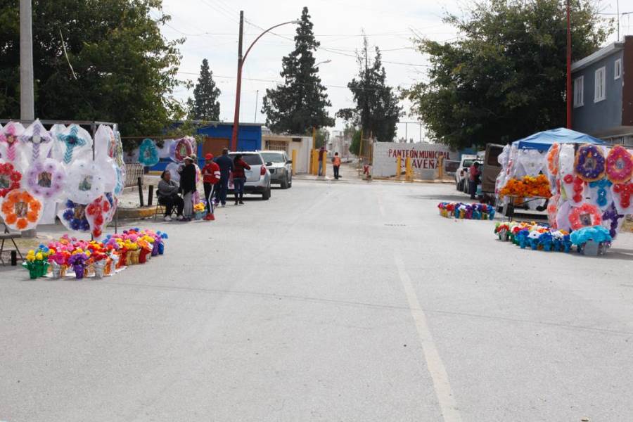 Regulación Comercial otorgará 300 permisos para ventas en panteones